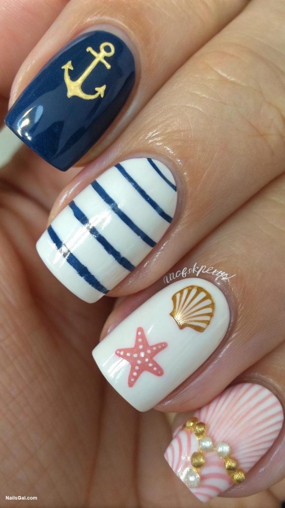 August nails Nautical stripes with anchors
