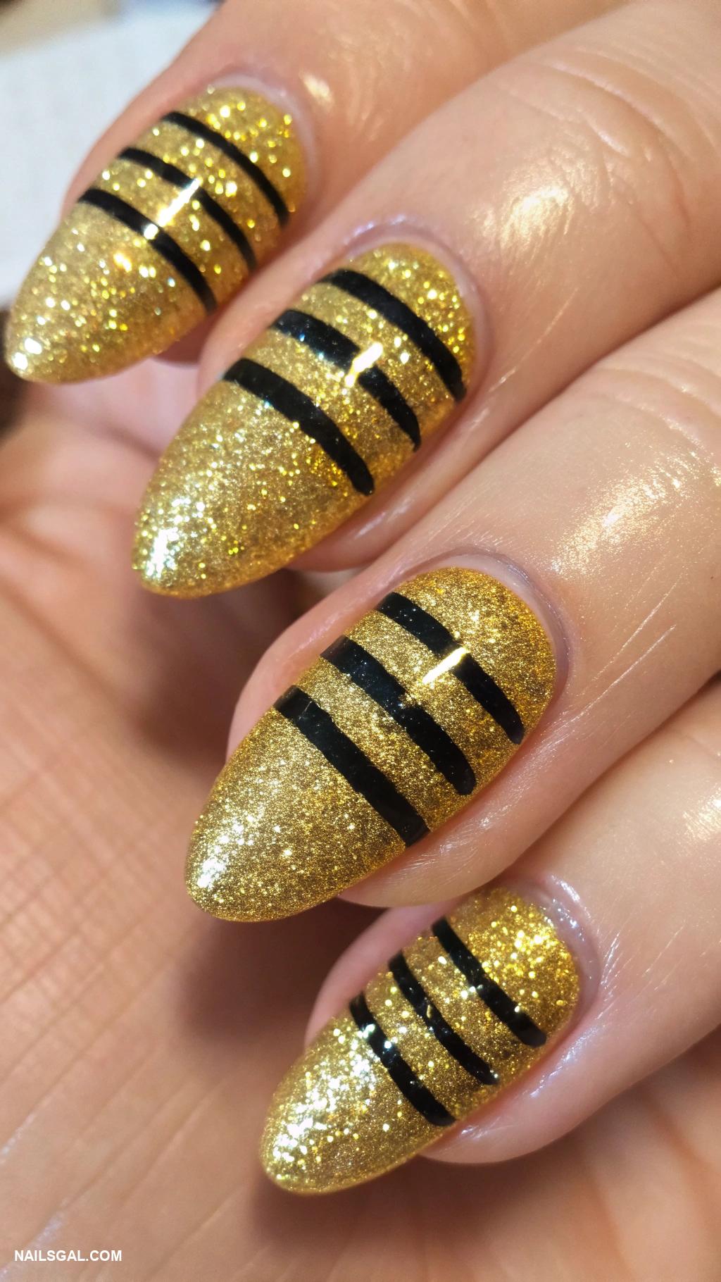 las vegas nail art Sparkling gold and black stripes