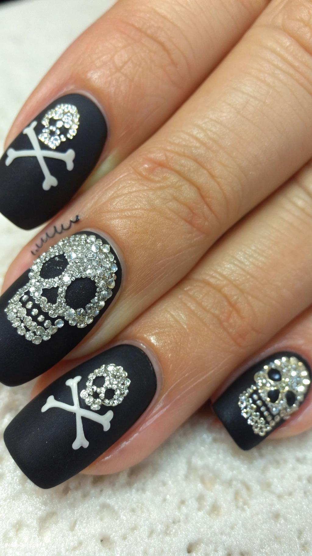 spooky nails Chilling skull and crossbones design