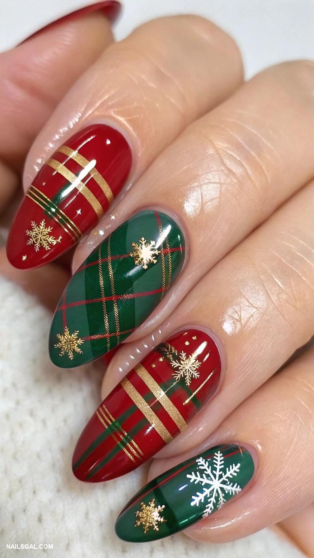classy christmas nails Cute plaid patterns in red and green