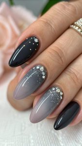 black ombre nails Soft black to dark grey ombre effect