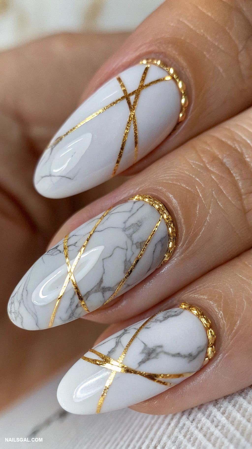 maine nails Marble effect with gold foil