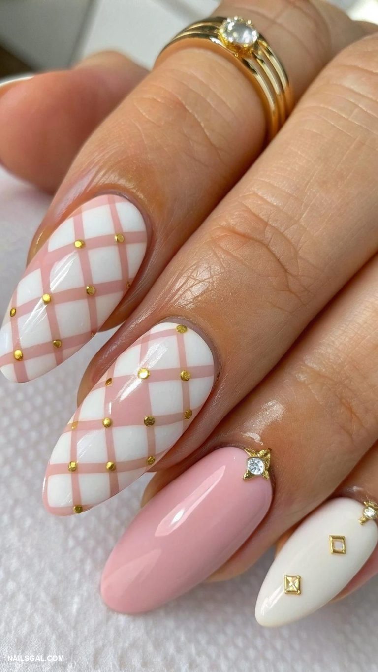 checkered nails Two tone checkered nails with negative space